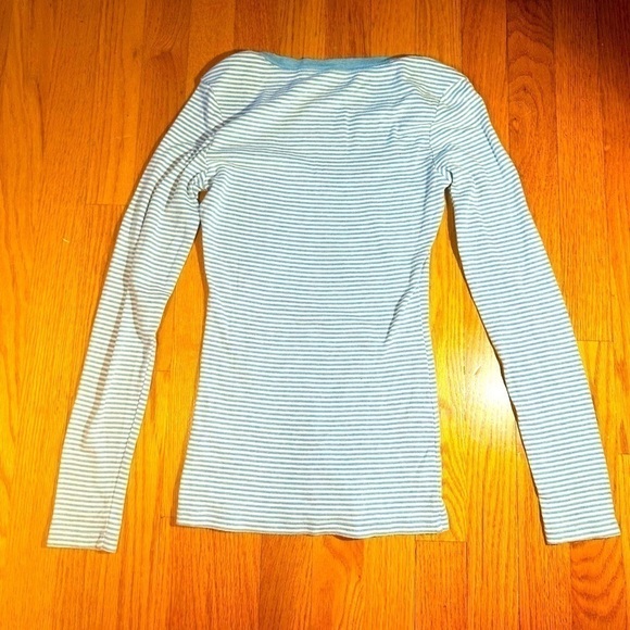 Express Striped ScoopNeck Long sleeve T-shirt
A super soft cotton modal blend - Picture 2 of 9